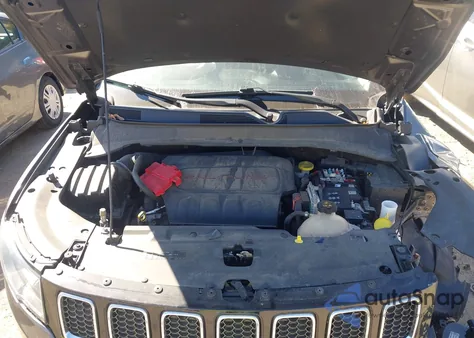 2019 Jeep Compass Latitude 4X4 from USA, damaged, VIN 3C4NJDBB8KT786614